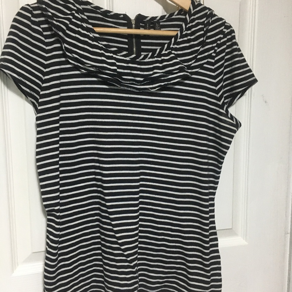 Black and White Striped Short Sleeve Top